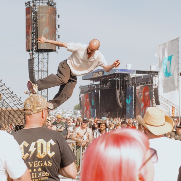 Download fans watching someone on a skateboard.